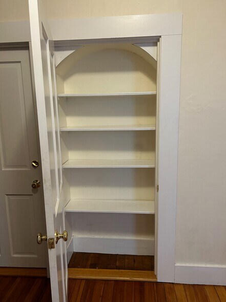 Building Photo - 4 Riggs St