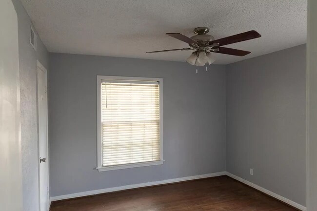 Building Photo - 431 Hambrick Rd