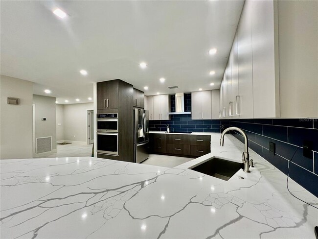 Building Photo - 3280 S Shore Dr