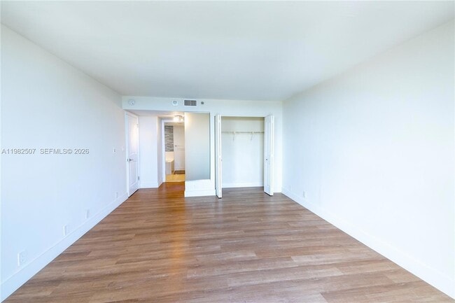 Building Photo - 2000 Towerside Terrace