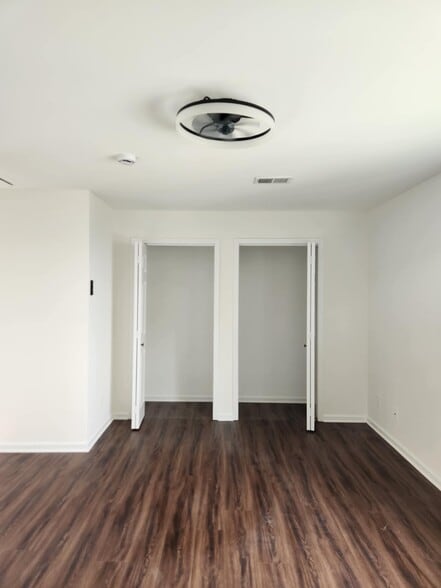 Double closet - 3713 Bergen Tpke