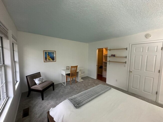 Building Photo - 14441 NE Morris Ct