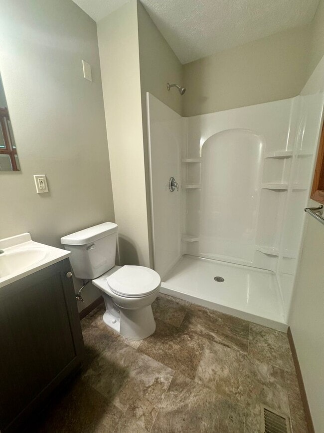 Building Photo - 3 bedroom, 2 bath in NE Lincoln