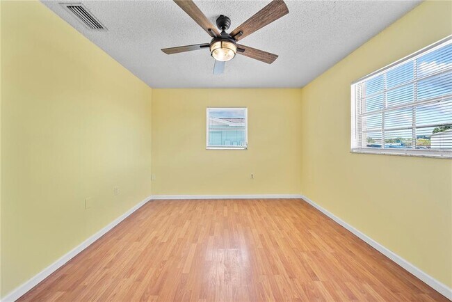 Building Photo - 8247 Saybrook Dr