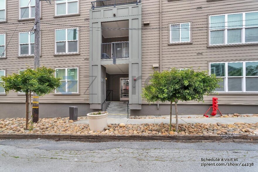 Building Photo - 8400 Oceanview Terrace