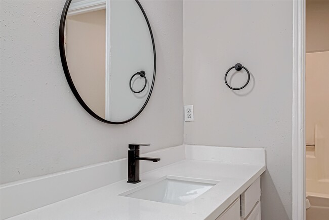 Building Photo - 12802 Sunset Dune Dr