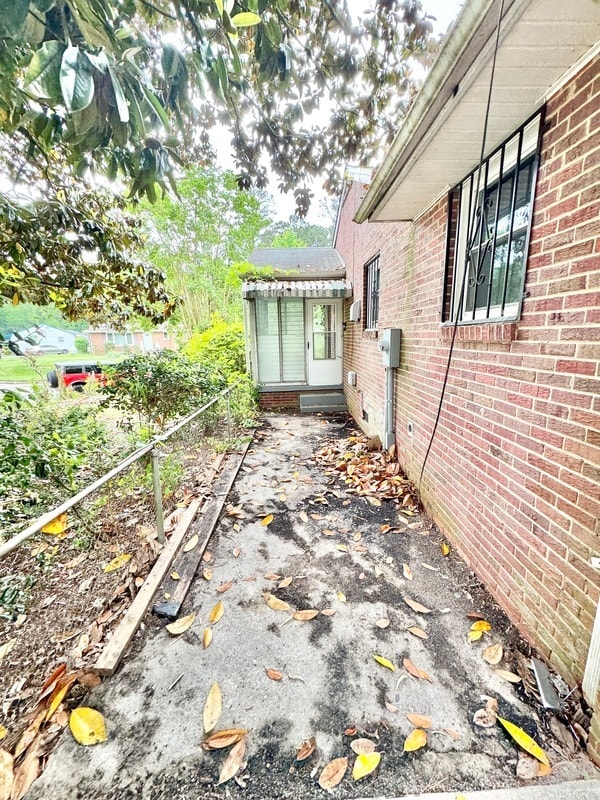 Building Photo - 483 Forest Ln