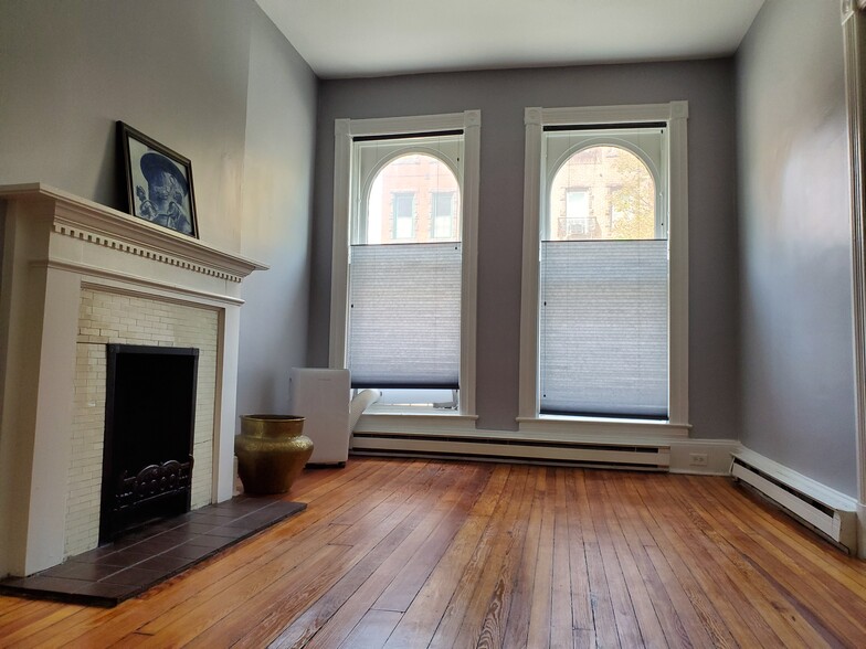 Living room (Unit 1) - 211 E Biddle St