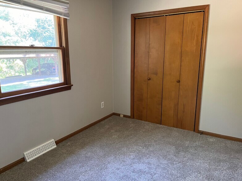 Building Photo - 717 Tallmadge Rd