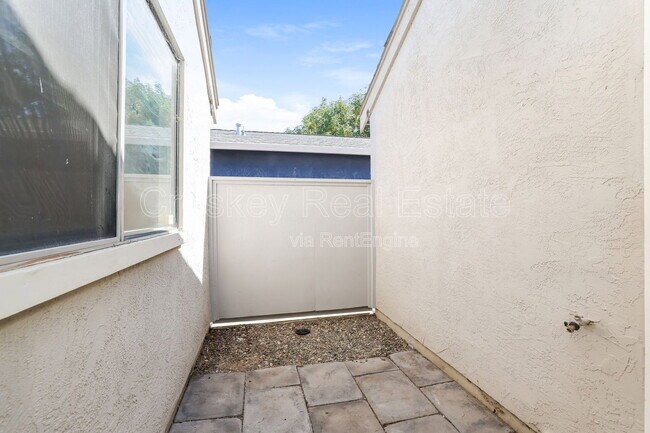 Building Photo - 357 Hazelnut Ln