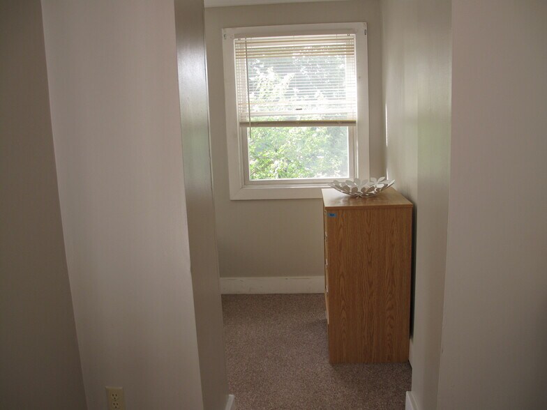 bedroom 2 - 405 Dryden Rd