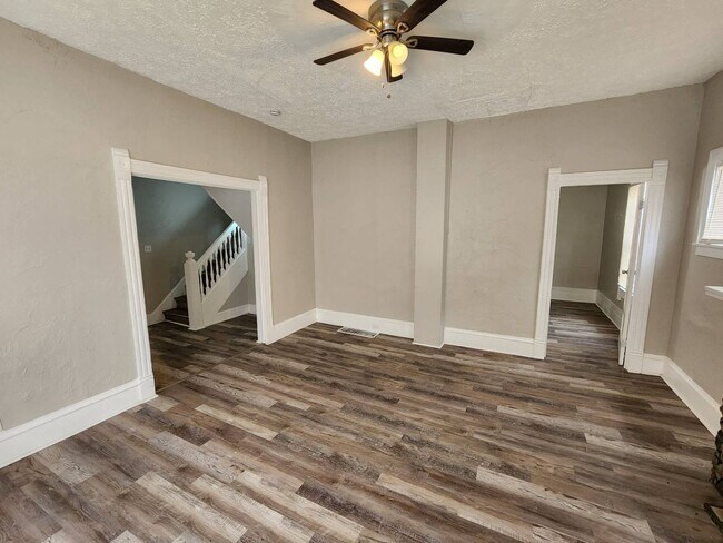 Building Photo - Charming 4-Bedroom Property in Prime Location (SECTION 8 VOUCHERS ACCEPTED)