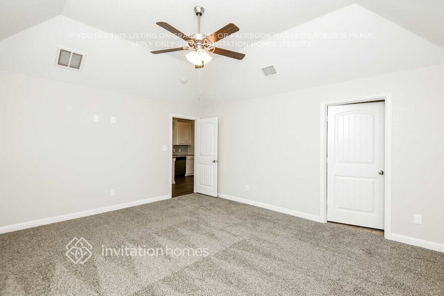 Building Photo - 308 Red Dr