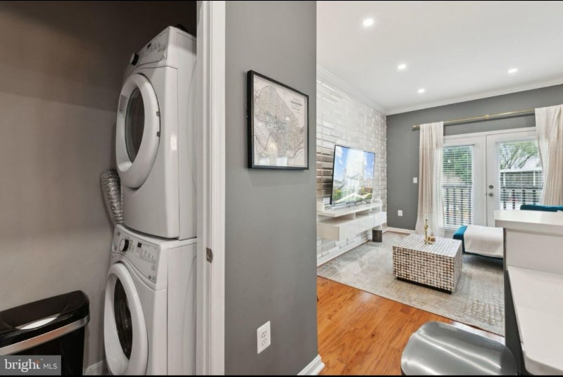 Building Photo - 401 Woodcrest Dr SE