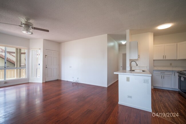 Building Photo - $3,000 / 2br - 874ft2 - 2 BED 2 BATH TOWNH...