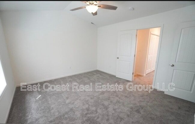 Building Photo - 8780 Hillside Way