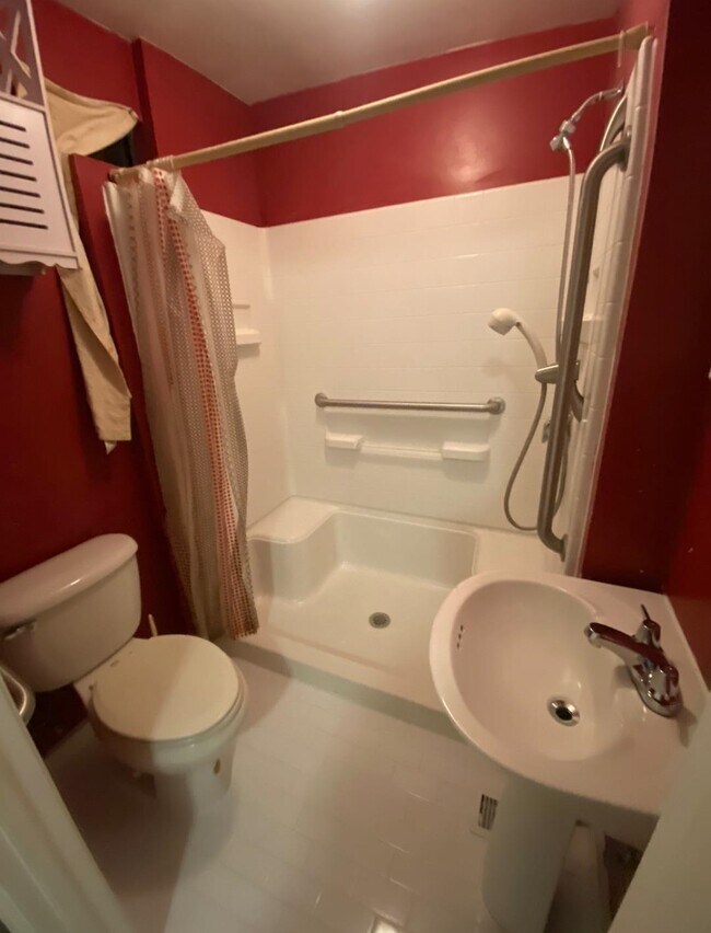 Building Photo - 1015 Richmond St