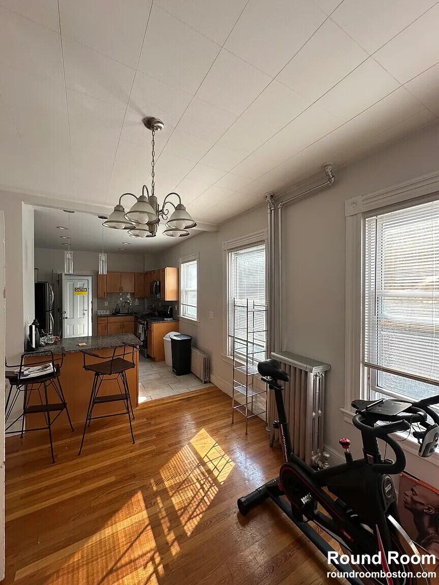 Building Photo - 384 Washington St