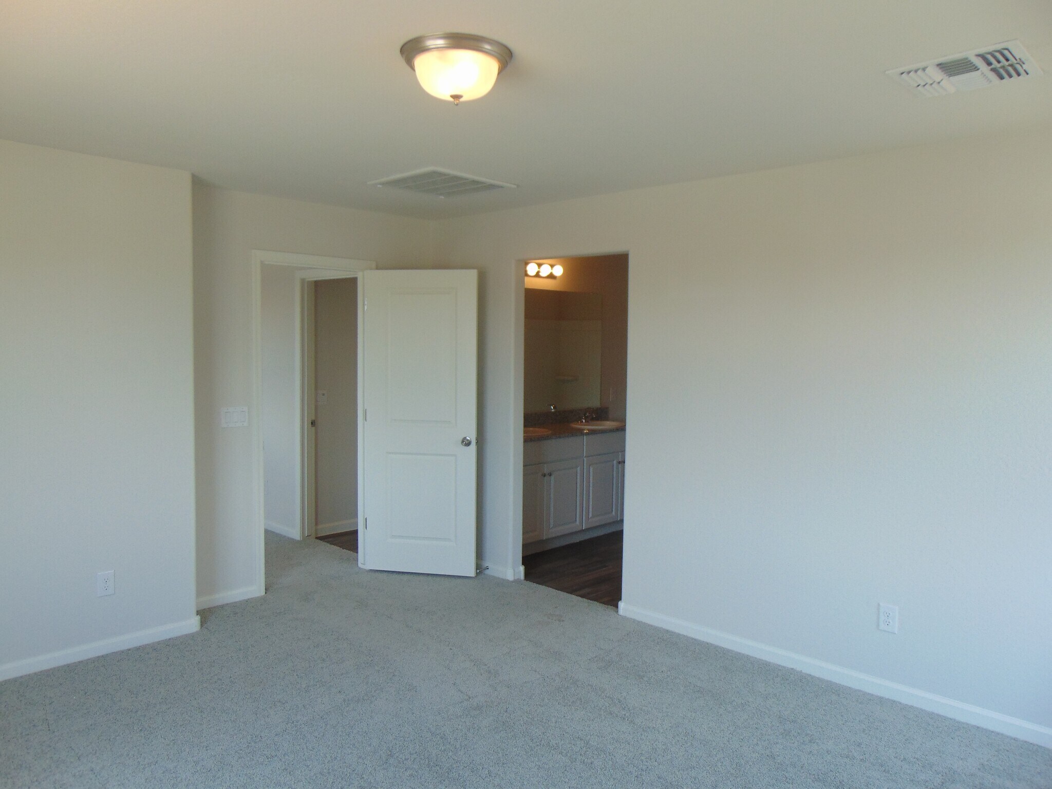 Building Photo - 806 W Caroline St