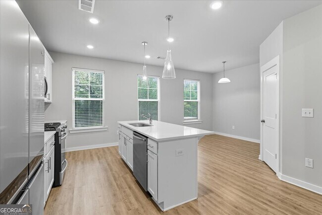 Building Photo - 2030 Main St NW