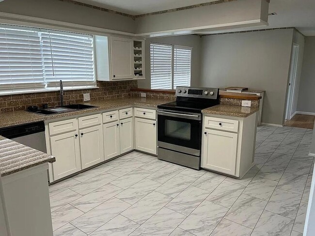Building Photo - 3203 Bayou Dr
