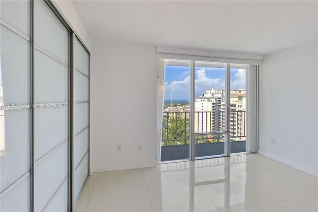 Building Photo - 881 Ocean Dr