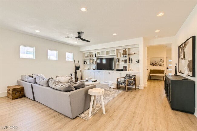 Building Photo - 2724 Mintlaw Ave
