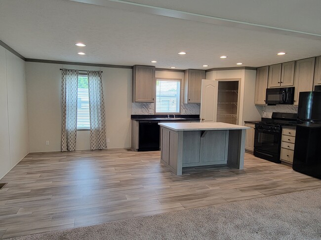 Building Photo - 9542 Seaway Dr