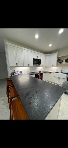 Building Photo - 323 Secret Valley Dr