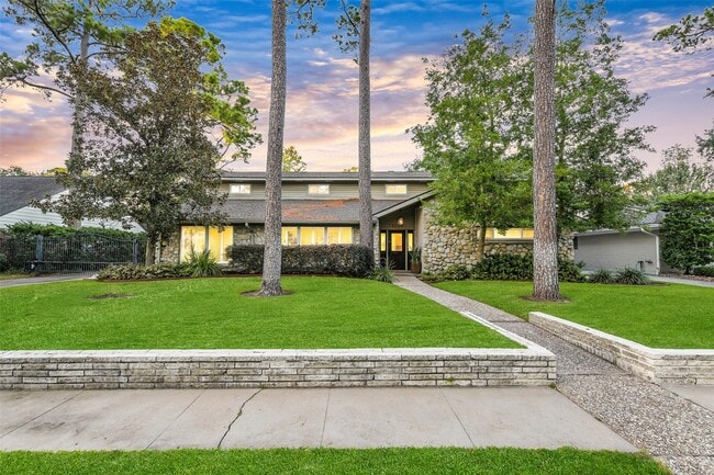 Building Photo - 12326 Old Oaks Dr