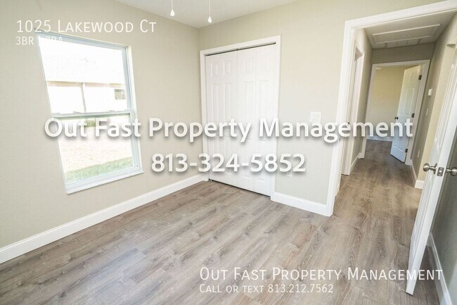 Building Photo - 1025 Lakewood Ct