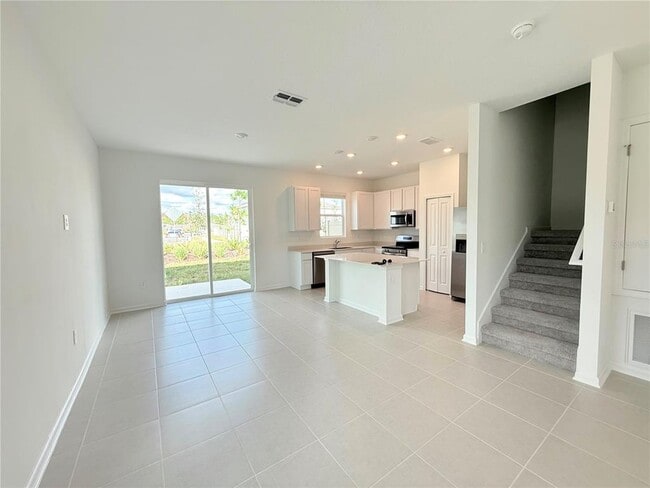 Building Photo - 2747 Skyline Lp
