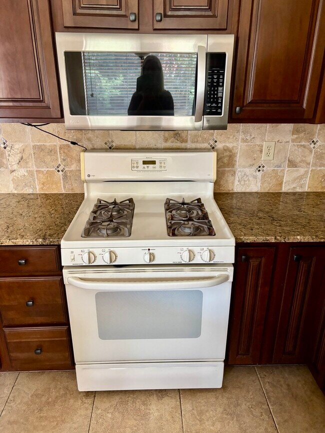 Building Photo - Beautiful 3-Bedroom, 2-Story Home – Great ...