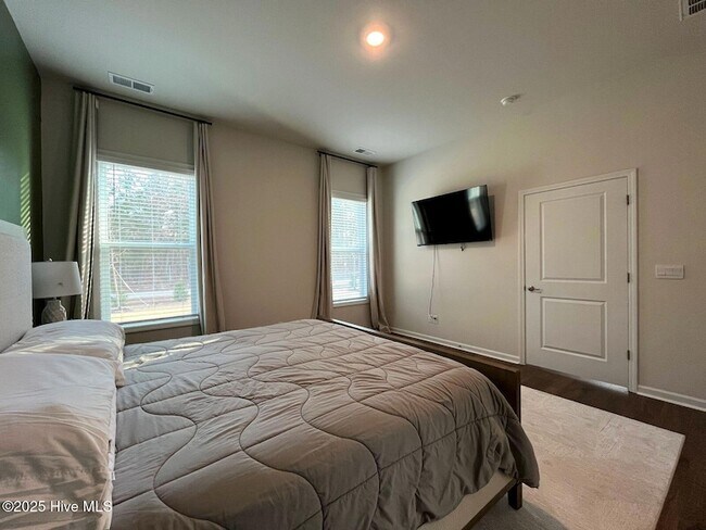 Building Photo - 742 Carnegie court