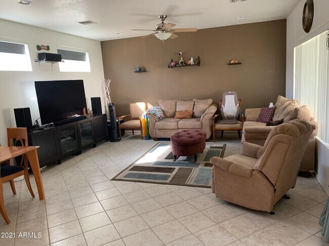 Building Photo - 1190 N Meadows Dr