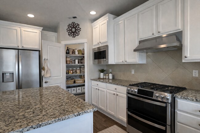 Building Photo - 34202 SE Ash St