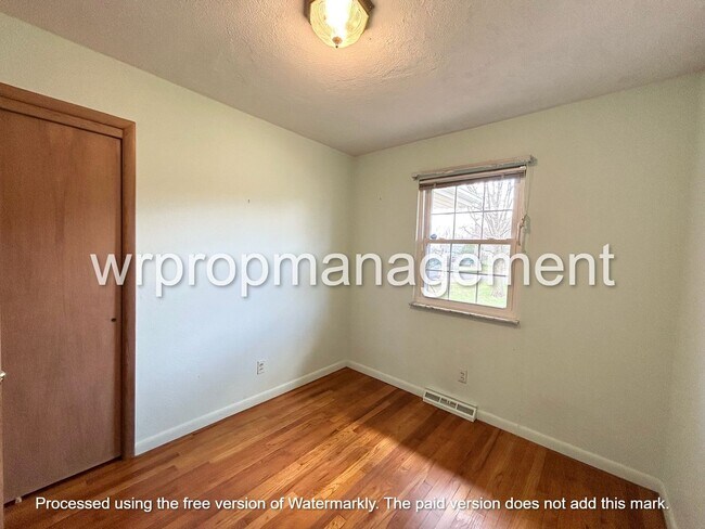 Building Photo - 2338 Bodette Ave