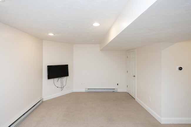 Building Photo - 9 Heidi Ln