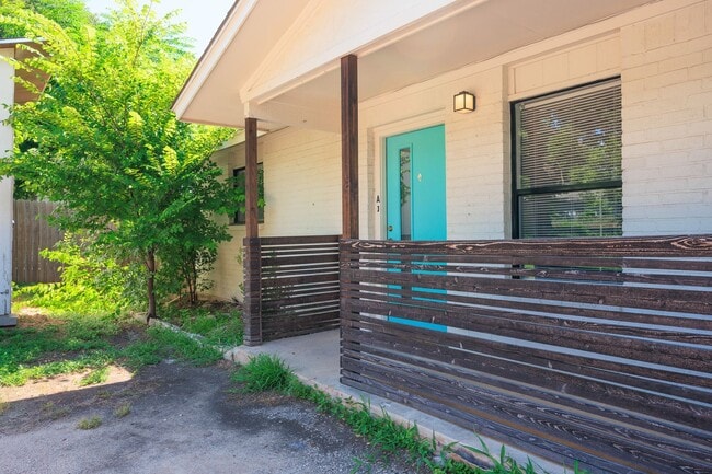 Building Photo - Stylish 2-Bedroom Home Near South Congress & Downtown Austin!
