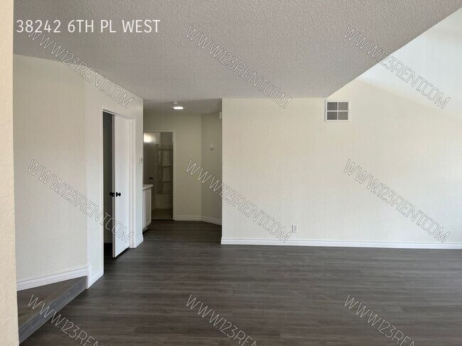 Building Photo - 38242 6th Pl W