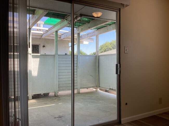 Building Photo - 1414 W Vassar Ave