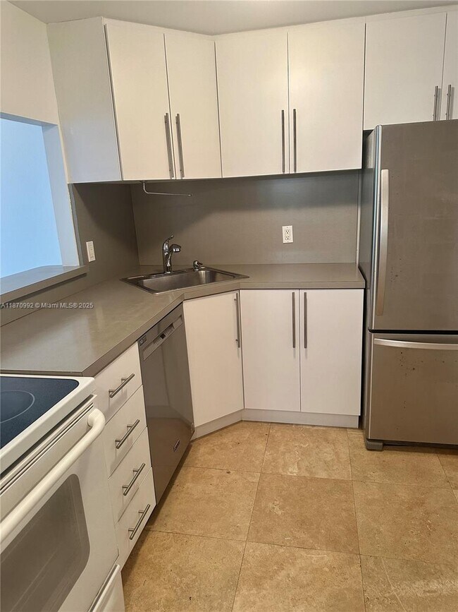 Building Photo - 401 Ocean Dr