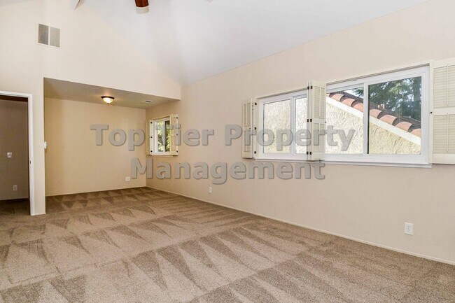 Building Photo - Beautiful 3 Bd/2.5 Ba/1697 sf Walnut Creek townhouse in desirable neighborhood! Available April 1st!