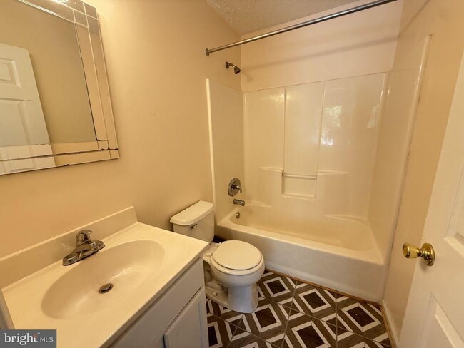 Building Photo - 301 Sutton Ct