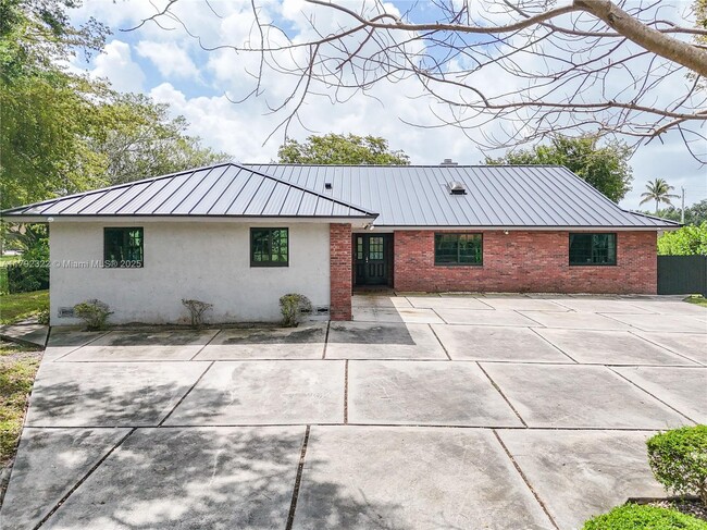 Building Photo - 9620 NW 26th Ct
