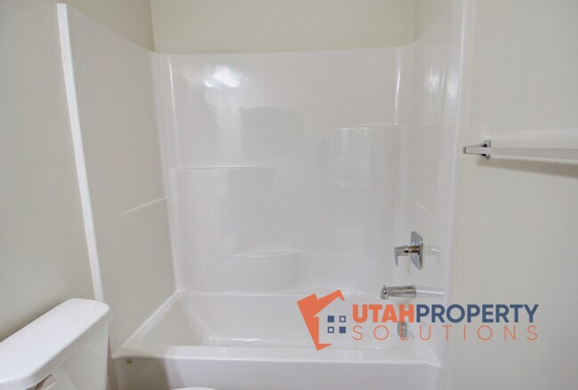 Building Photo - 959 W 540 S