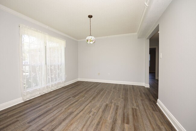 Building Photo - Spacious 5-Bedroom Home in Gated Parkwood ...