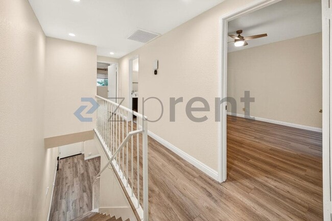 Building Photo - 10215 Variel Ave