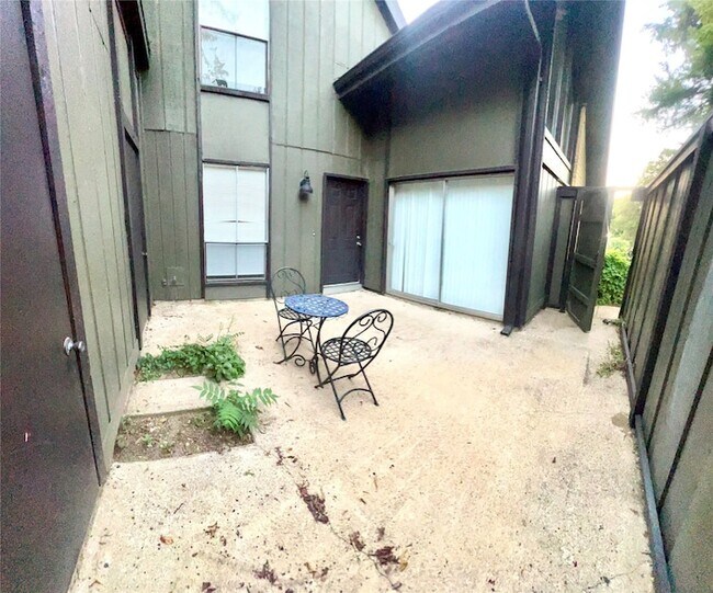 Building Photo - 4637 Country Creek Dr