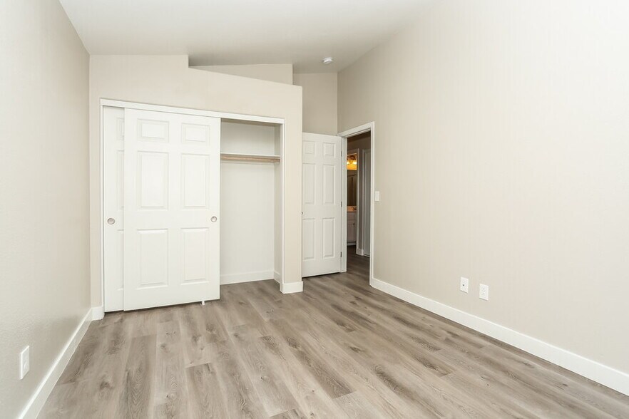 Building Photo - 7033 Golden Desert Ave